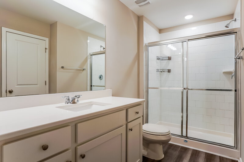 1,740/Mo, 524 Landing View Drive Wendell, NC 27591 Main Bathroom View