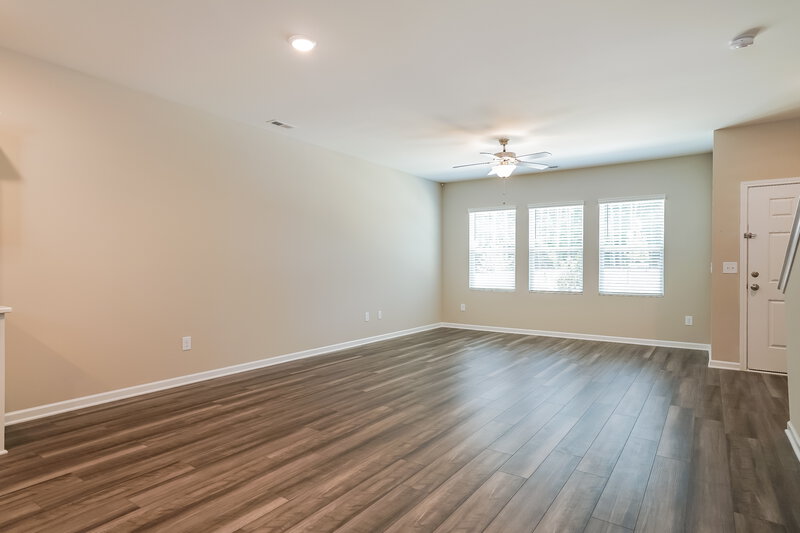 1,670/Mo, 526 Landing View Drive Wendell, NC 27591 Living Room View 2