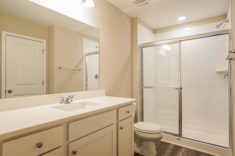 1,670/Mo, 526 Landing View Drive Wendell, NC 27591 Main Bathroom View