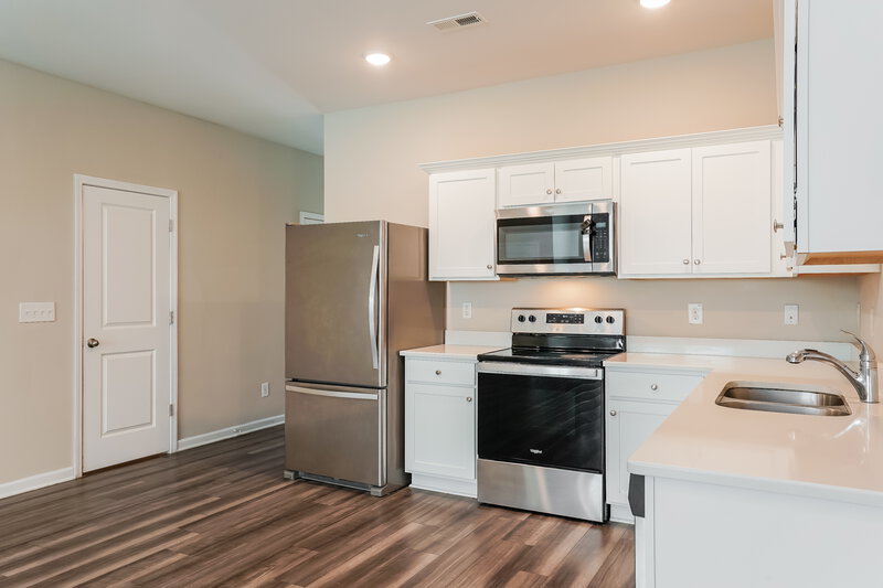 1,685/Mo, 542 Landing View Drive Wendell, NC 27591 Kitchen View 2