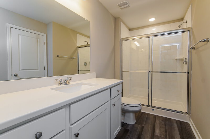 1,725/Mo, 544 Landing View Drive Wendell, NC 27591 Main Bathroom View