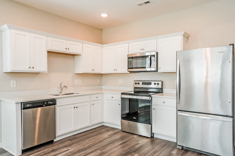 1,650/Mo, 548 Landing View Drive Wendell, NC 27591 Kitchen View