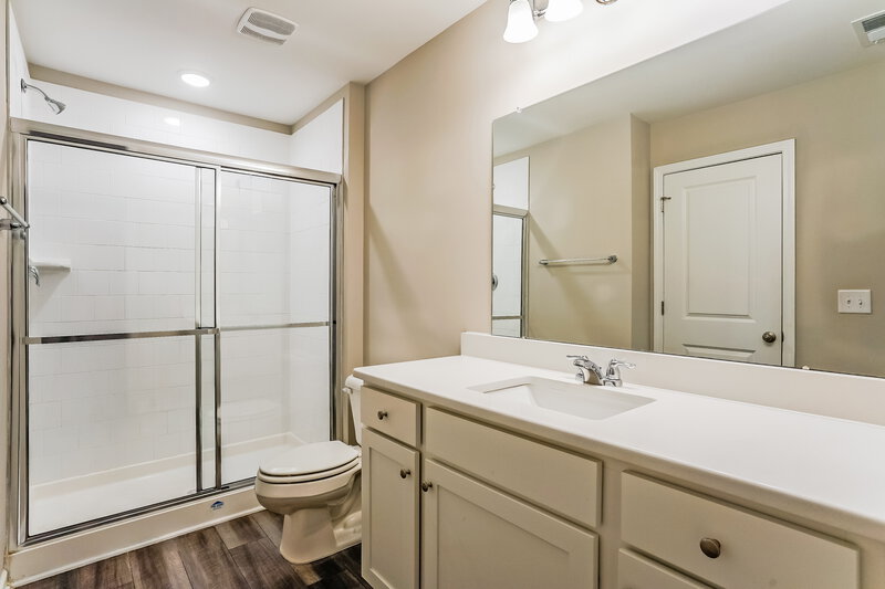 1,650/Mo, 548 Landing View Drive Wendell, NC 27591 Main Bathroom View