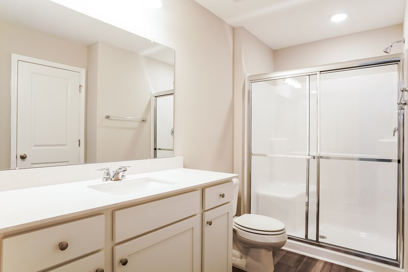 1,805/Mo, 338 Stone Arbor Way Wendell, NC 27591 Main Bathroom View