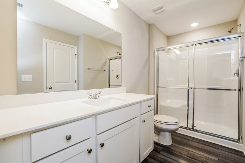 1,540/Mo, 364 Stone Arbor Way Wendell, NC 27591 Main Bathroom View