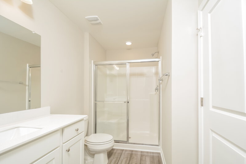 2,500/Mo, 368 Stone Arbor Way Wendell, NC 27591 Main Bathroom View