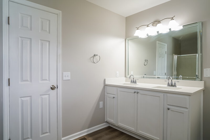 2,370/Mo, 8217 Hobhouse Cir Raleigh, NC 27615 Bathroom View