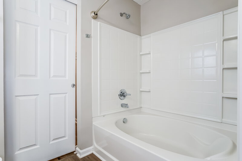 1,910/Mo, 5 Toms Rock Pl Durham, NC 27704 Main Bathroom View 2