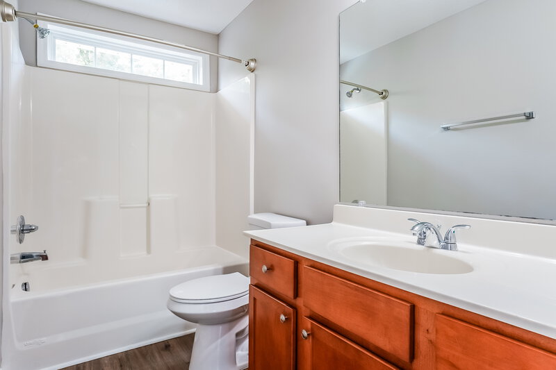 1,910/Mo, 5 Toms Rock Pl Durham, NC 27704 Bathroom View