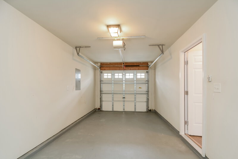 2,730/Mo, 5 Toms Rock Pl Durham, NC 27704 Garage View