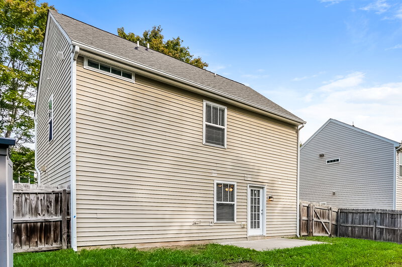 1,910/Mo, 5 Toms Rock Pl Durham, NC 27704 Rear View
