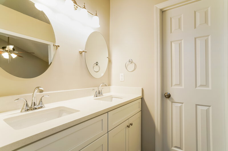 1,985/Mo, 3528 Singleleaf Ln Raleigh, NC 27616 Main Bathroom View