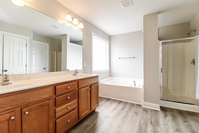 2,595/Mo, 445 Timber Meadow Lake Dr Fuquay Varina, NC 27526 Main Bathroom View