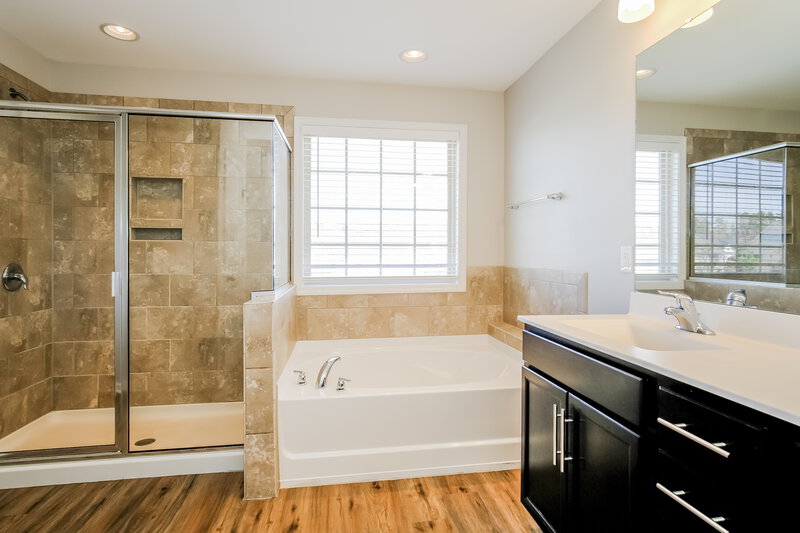 2,765/Mo, 7557 Oakberry Dr Raleigh, NC 27616 Main Bathroom View