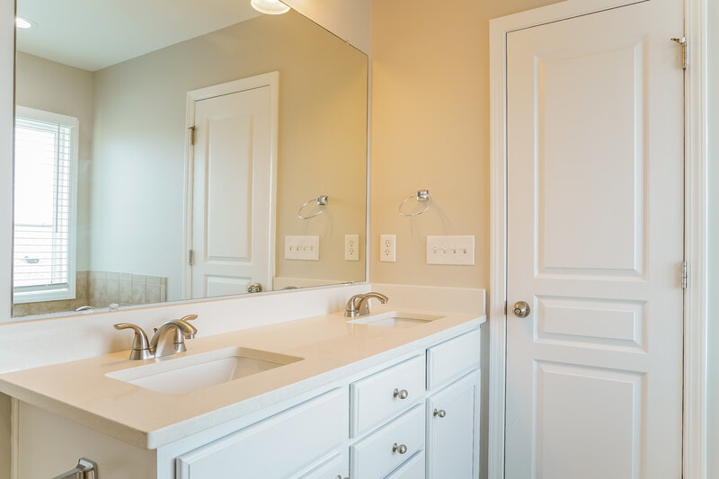 1,970/Mo, 705 Keystone Park Dr Unit 12 Morrisville, NC 27560 Main Bathroom View