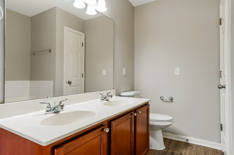 1,730/Mo, 311 Gilman Ln Unit 106 Raleigh, NC 27610 Main Bathroom View