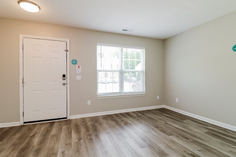 1,575/Mo, 20 Red Ln Raleigh, NC 27606 Living Room View