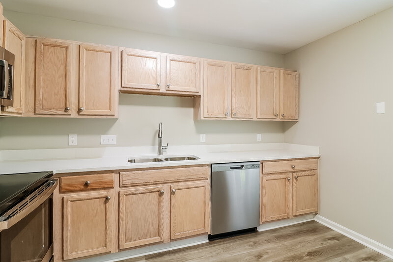 1,575/Mo, 20 Red Ln Raleigh, NC 27606 Kitchen View 2