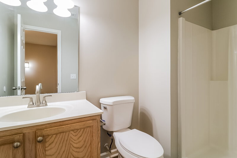 1,575/Mo, 20 Red Ln Raleigh, NC 27606 Bathroom View 2