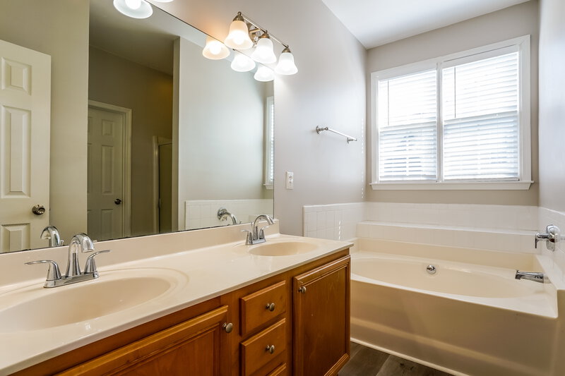 2,080/Mo, 5124 Amberfield Way Raleigh, NC 27604 Bathroom View