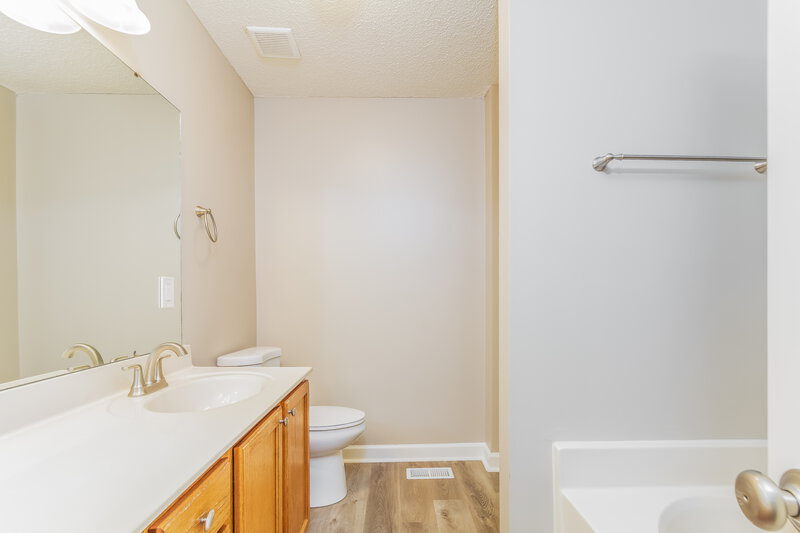2,035/Mo, 258 Tillamook Dr Wake Forest, NC 27587 Main Bathroom View