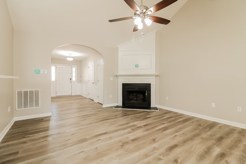 2,130/Mo, 922 Widewaters Pkwy Knightdale, NC 27545 Living Room View 3