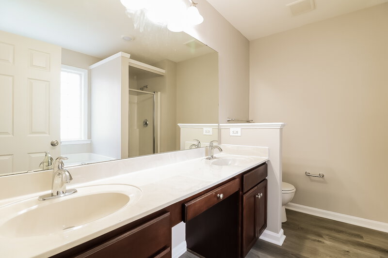 2,130/Mo, 922 Widewaters Pkwy Knightdale, NC 27545 Main Bathroom View