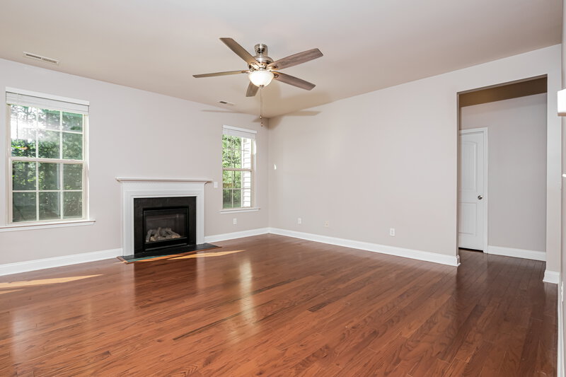 1,905/Mo, 335 Clubhouse Dr Youngsville, NC 27596 Living Room View