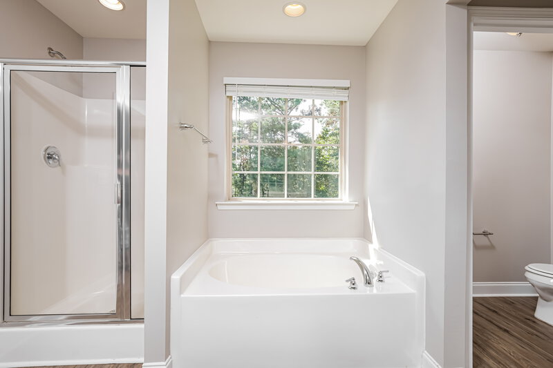 1,905/Mo, 335 Clubhouse Dr Youngsville, NC 27596 Bathroom View