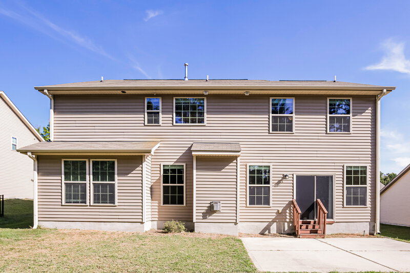 1,905/Mo, 335 Clubhouse Dr Youngsville, NC 27596 Rear View