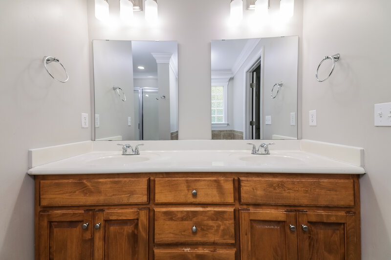 1,975/Mo, 133 Holiday Island Dr Garner, NC 27529 Main Bathroom View