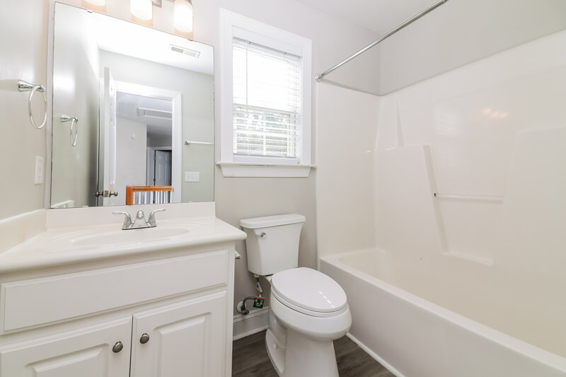 1,975/Mo, 133 Holiday Island Dr Garner, NC 27529 Bathroom View