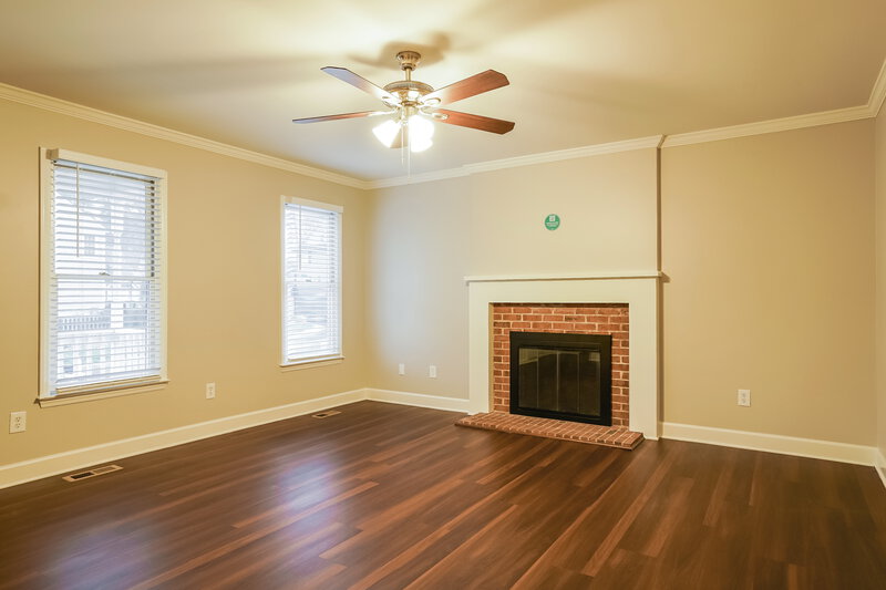 1,810/Mo, 4813 Draper Rd Raleigh, NC 27616 Living Room View 2