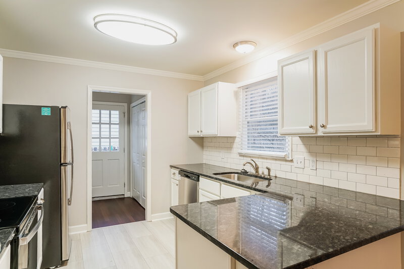 1,810/Mo, 4813 Draper Rd Raleigh, NC 27616 Kitchen View