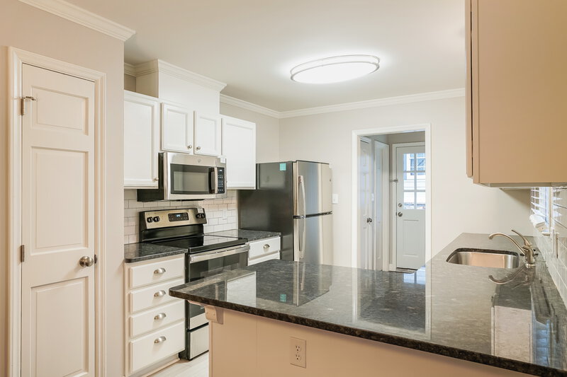 1,810/Mo, 4813 Draper Rd Raleigh, NC 27616 Kitchen View 2