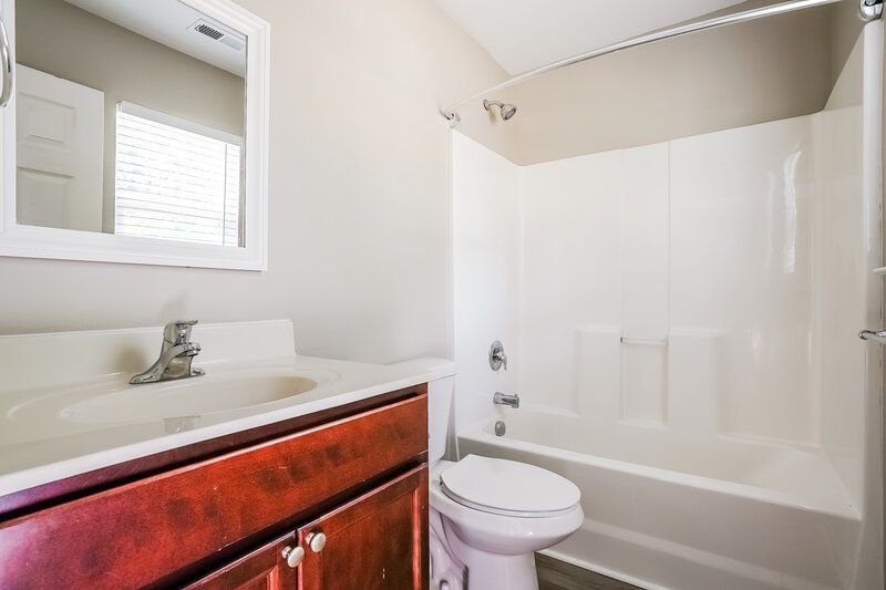 1,860/Mo, 223 Caddel St Wake Forest, NC 27587 Main Bathroom View