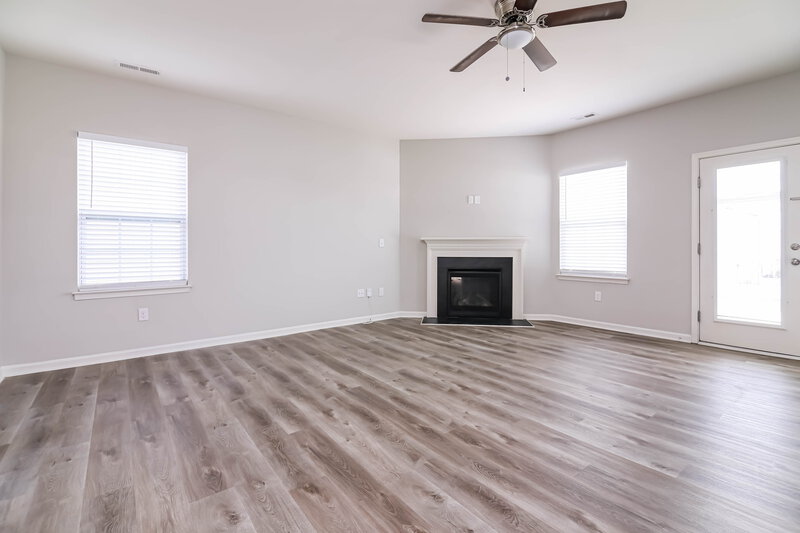 2,200/Mo, 36 W Painted Way Clayton, NC 27527 Living Room View