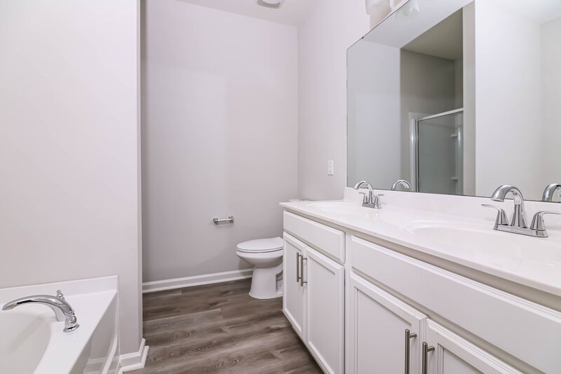 2,200/Mo, 36 W Painted Way Clayton, NC 27527 Bathroom View 2