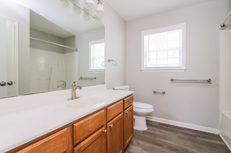 2,415/Mo, 6532 Austin Creek Dr Wake Forest, NC 27587 Main Bathroom View