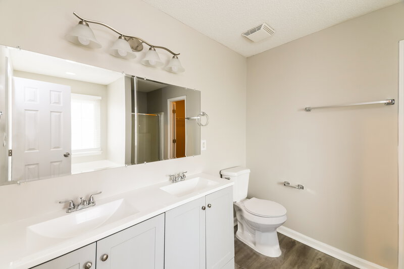 2,195/Mo, 8528 Neuse Hunter Dr Raleigh, NC 27616 Main Bathroom View