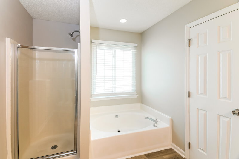 2,195/Mo, 8528 Neuse Hunter Dr Raleigh, NC 27616 Main Bathroom View 2