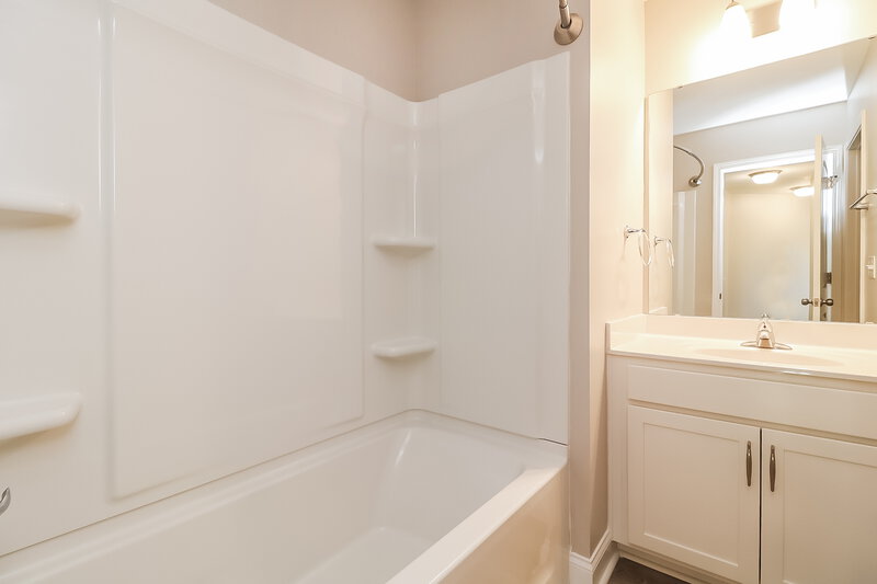 2,415/Mo, 454 Outwater Ridge Dr Garner, NC 27529 Bathroom View