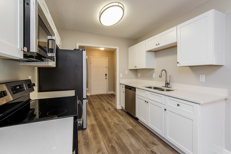 1,665/Mo, 189 Clear Water Dr Wilson's Mills, NC 27577 Kitchen View 2