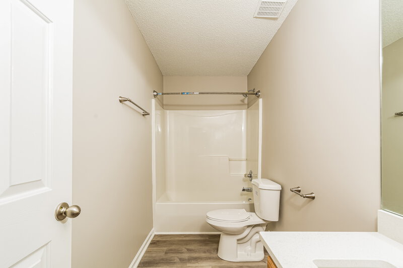 1,950/Mo, 6056 Ricker Rd Raleigh, NC 27610 Main Bathroom View