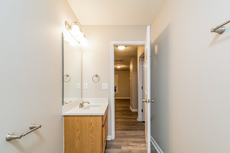 1,950/Mo, 6056 Ricker Rd Raleigh, NC 27610 Bathroom View