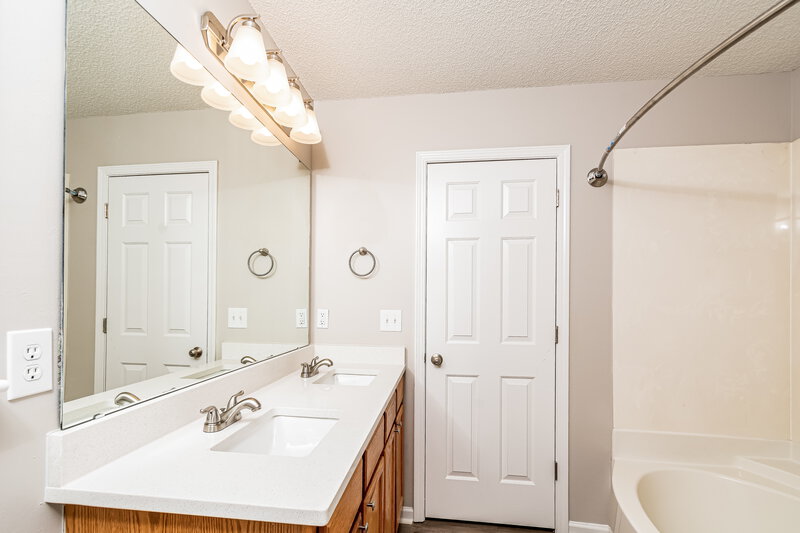 1,950/Mo, 6056 Ricker Rd Raleigh, NC 27610 Bathroom View 2