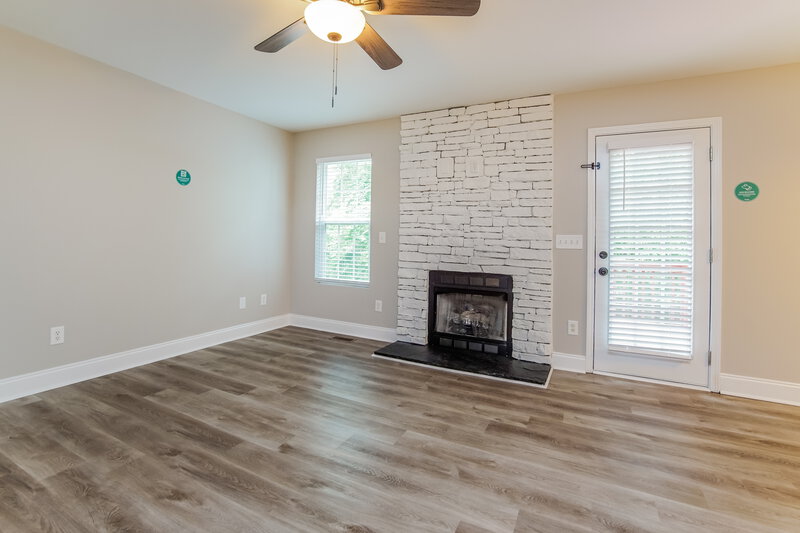 1,700/Mo, 145 Lynn Dr Clayton, NC 27520 Living Room View