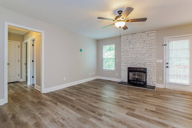 1,700/Mo, 145 Lynn Dr Clayton, NC 27520 Living Room View 2