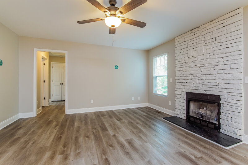 1,700/Mo, 145 Lynn Dr Clayton, NC 27520 Living Room View 3