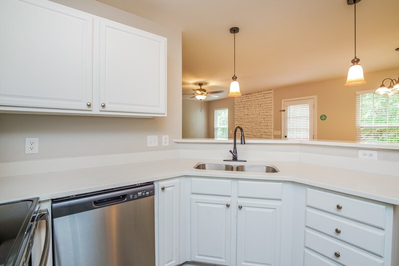 1,700/Mo, 145 Lynn Dr Clayton, NC 27520 Kitchen View